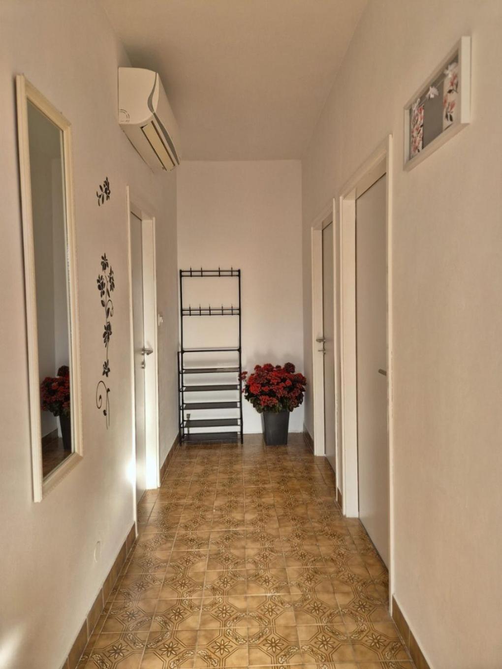 Apartments Josi - Parking And Barbecue Grebastica Exterior photo